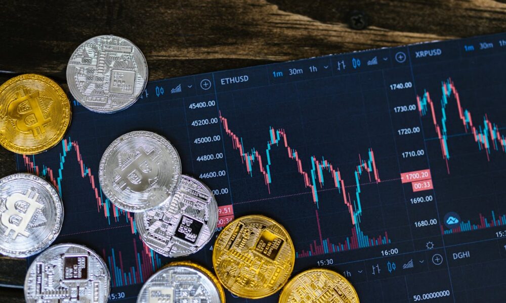 Crypto Hari Ini: Bitcoin & XRP Koreksi Pasar